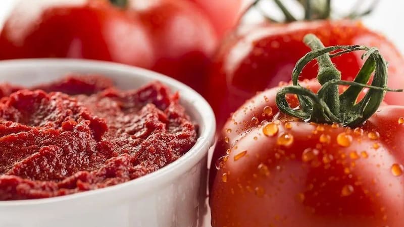 رب گوجه فرنگی تبریز انتخابی مناسب برای غذاهای سنتی آذری با رنگ طبیعی و قوام بالا